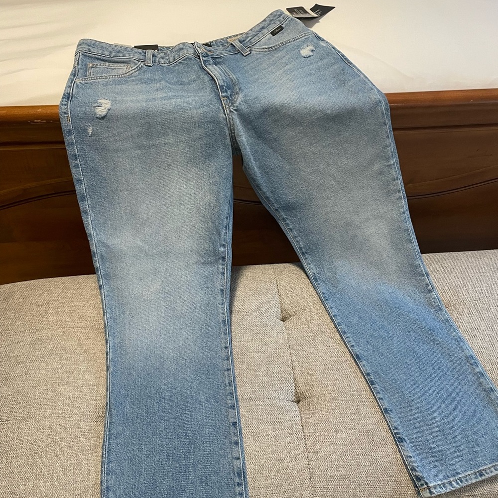 Mavi Viola High Rise Slim Straight Jean. Light distressed Organic Blue